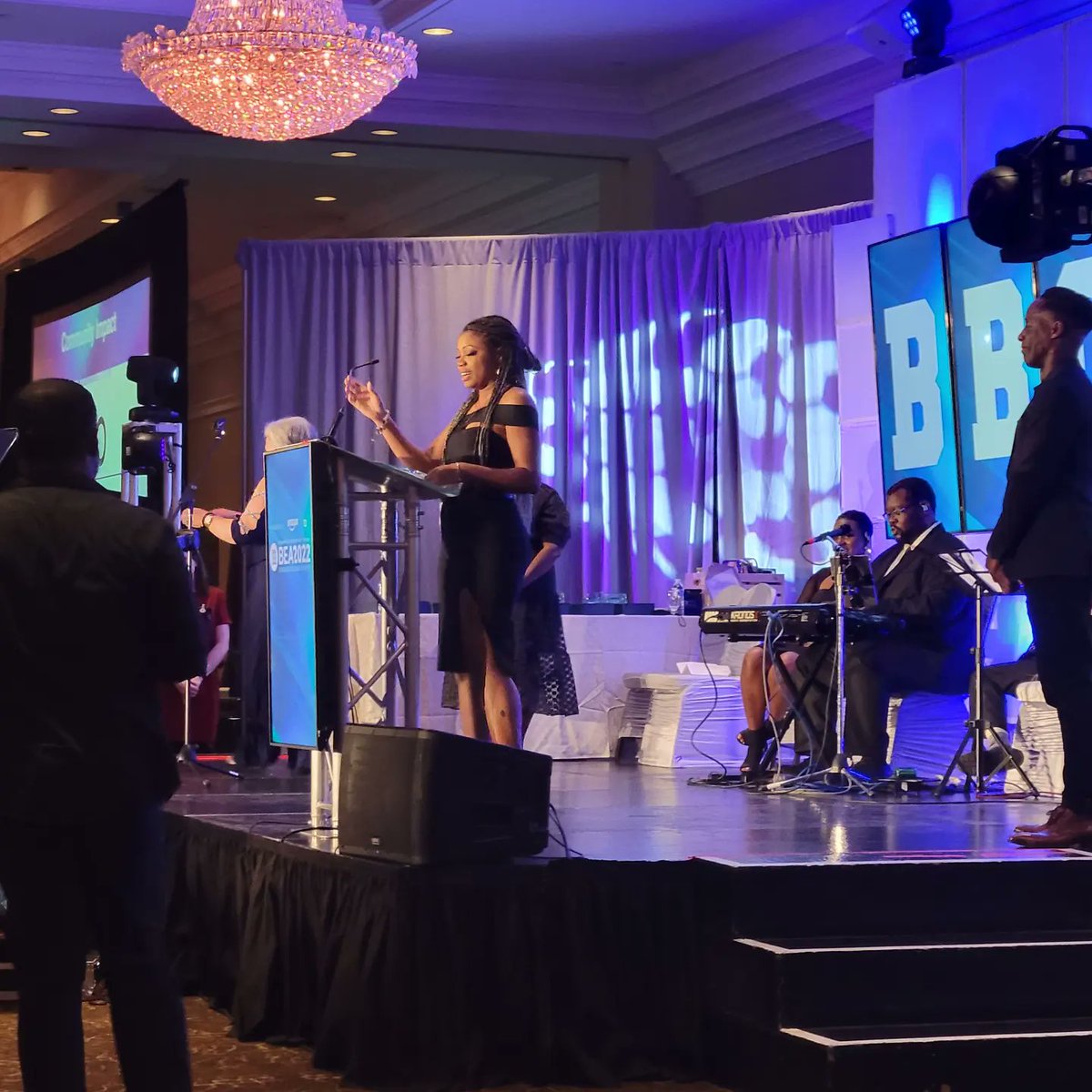 bethdblogger's tweet photo. It was such a honour to attend the @BramptonBOT Buisness Excellence Awards #BAE2022 last night to see my incredible friend Yanique, founder of @HelpAGirlOutNP , recieve the Community Impact Award #brampton #community #leadHERship #PeriodPoverty https://t.co/wIL7LfAgTf