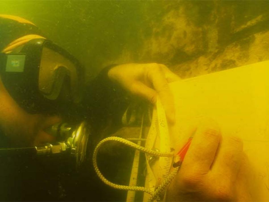 L1's tweet image. L1 Nieuwsshow: kijk naar een verdronken, eeuwenoud #kasteel in #Elsloo 

In Elsloo is vanaf vandaag een verdronken, eeuwenoud kasteel te zien. Niet in het echt, maar virtueel.

Je kunt via een app zien hoe het kasteel eruit zag en welke functie het had. 

l1.nl/l1-nieuwsshow-…