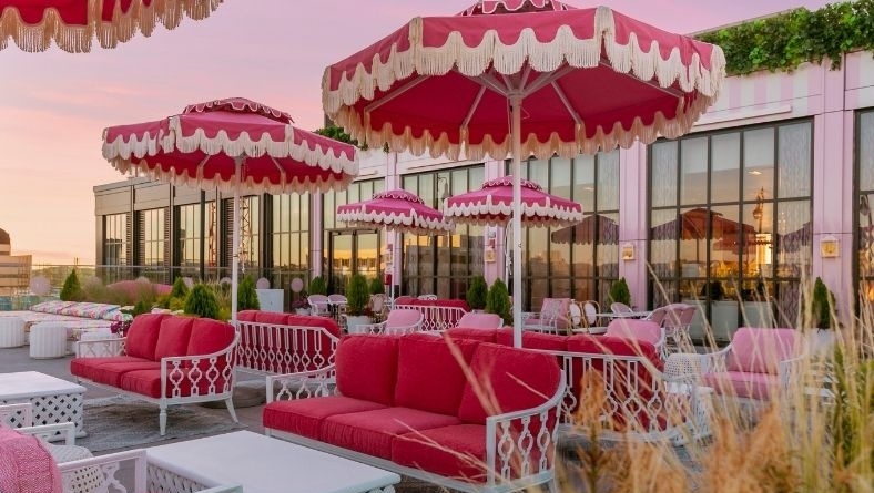 USA: Graduate Hotel Nashville 💘is the perfect place for fans of the legendary Tennessee singer to celebrate the star. “Every Dolly Parton fan’s dream” 
roomcard.com/hotel/graduate…

#musiccity #tennessee #nashvilletn
#dolly #countrymusic