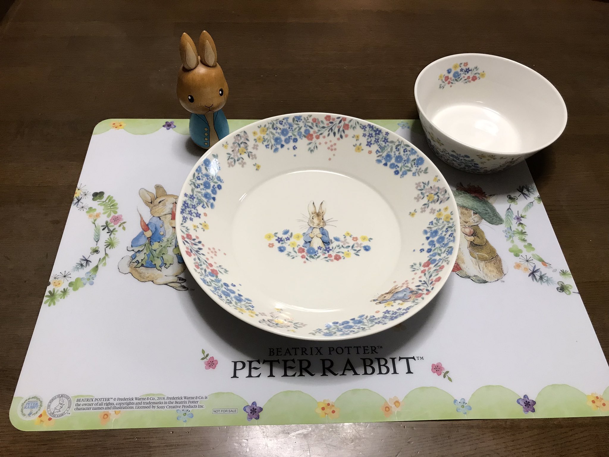 もか 職場のみんなから さん ピーターラビット 好きだよね と 前回も今回もシールを譲ってくれて お皿をゲット出来ました 譲ってくれたこともだけど ピーターラビットを見ると 私を思い出してくれることが 一番嬉しい ピーター もか 職場のみんなから さん ピーターラビット 好きだよね と 前回も今回もシールを譲ってくれて お皿をゲット出来ました 譲ってくれたこともだけど ピーターラビットを見ると 私を思い出してくれることが 一番嬉しい ピーター