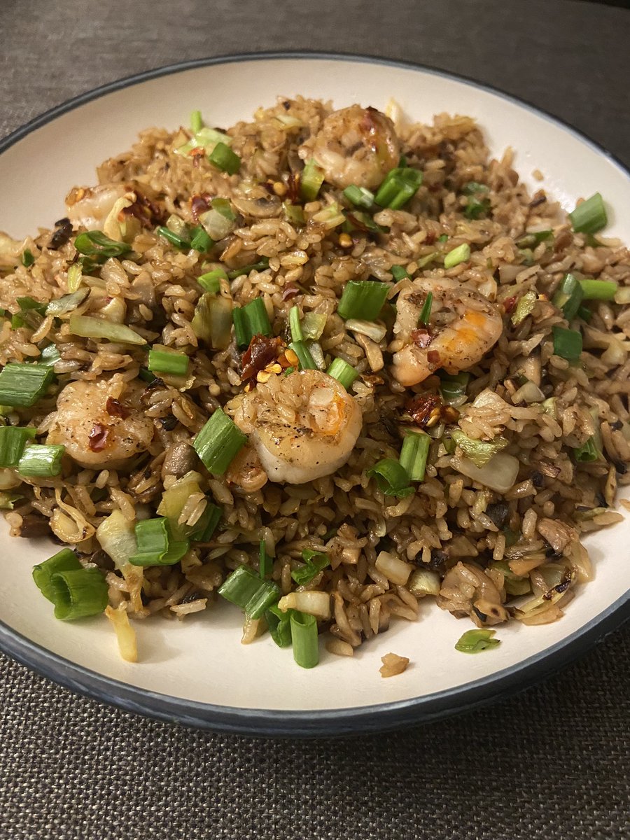 ebaanitewari's tweet photo. Possibly my favourite take out food, as well as the tastiest one pan dinner you’ll ever make! 
The yummiest garlic prawn fried rice 🤩🦐
.
#best #Instagram #instagood #instafood #foodstagram #chefstalk #chef #chefstagram #cheflife #chefsofig #chefsofinsta #instachefs #friedrice https://t.co/UnjjJxSdGj