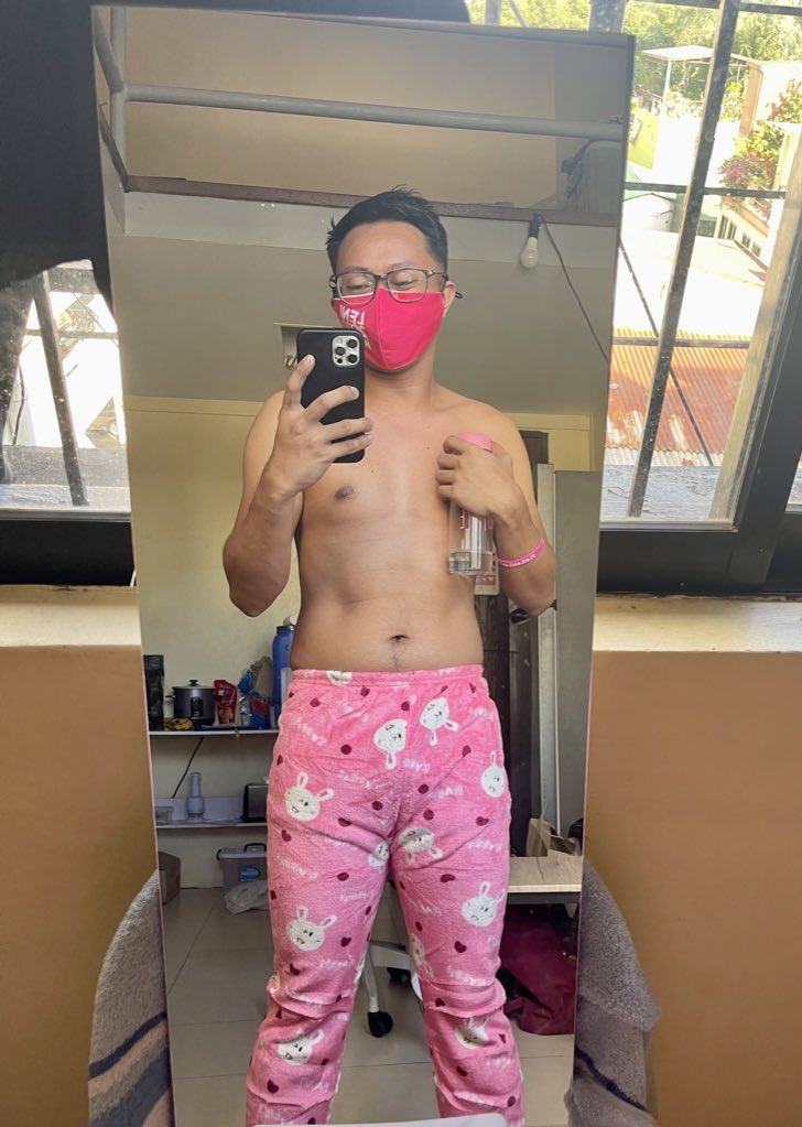 vanderwaalis's tweet photo. Lezzgo tomorrow mga antukin for Leni!
🥱🌷💖 (might wear this pajama 😅)

#MitingDeAvance 
#Ipana10NatinParaSaLahat 
#LeniKiko2022 https://t.co/o6AXKQw559
