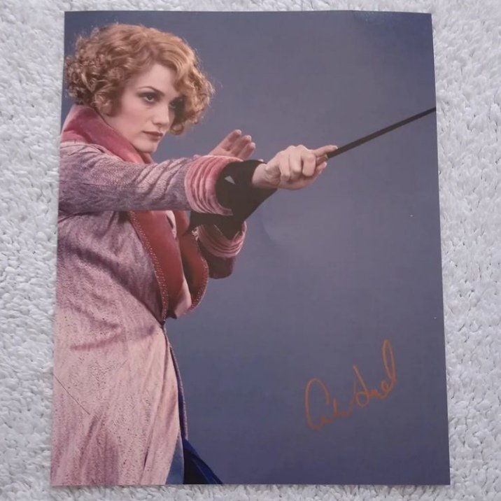 cindyhpauto's tweet photo. Autographe de @AlisonSudol alias #QueenieGoldstein https://t.co/HhXXfikDKs