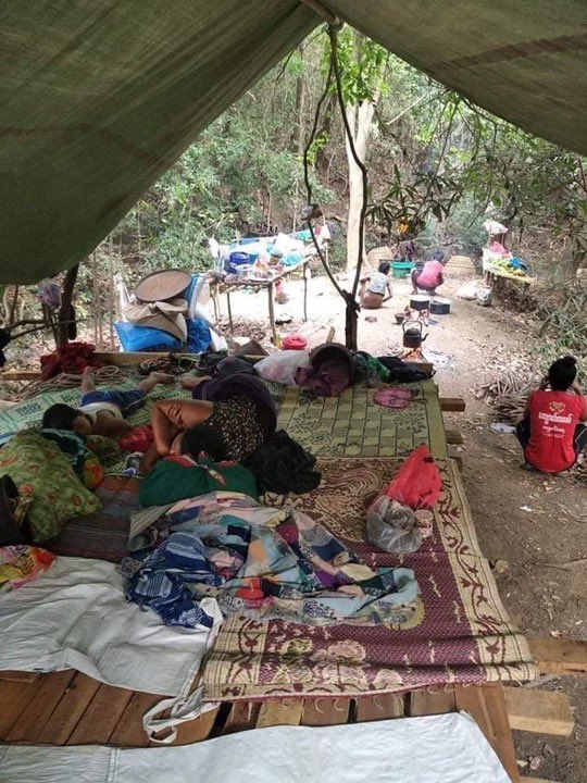 scarlletnn's tweet photo. 20,000 IDPs in #BiLin, URGENTLY NEED of Shelter, food, medicine & drinking water, HUMANITARIAN ASSISTANCE in #Thaton & #PhaAn Township.
#2022May6Coup
#WhatsHappeningInMyanmar
#CrimesAgainstHumanity https://t.co/qClMbg3u2U