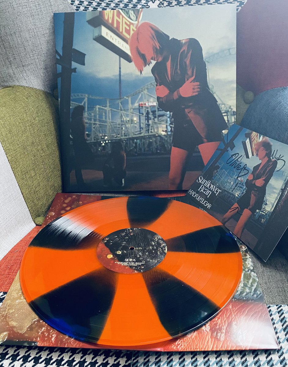 Juggling_Words's tweet image. Something very cool about receiving delivery of a new vinyl on the actual release day! 

An album for outsiders living in the modern world… ‘Headful Of Sugar’ by New York’s finest @Sunflower_Bean! 

#FunkyFridayVinyl #MusicAsArt
#Album #EveryDayIsRecordDay
#NeedleDrop #Turntable
