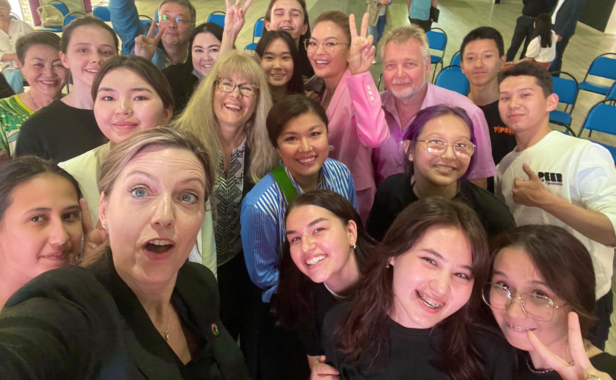 Was great to meet the impressive #YPeer at the 🇰🇿Turkestan Youth Center! Strong focus on #youth in this ancient city! 👍 This @UNFPA programme is #Empowering Young People to Empower Each Other! Fantastic to have KALIYA 🤩as Honorary Ambassador of UNFPA with us!