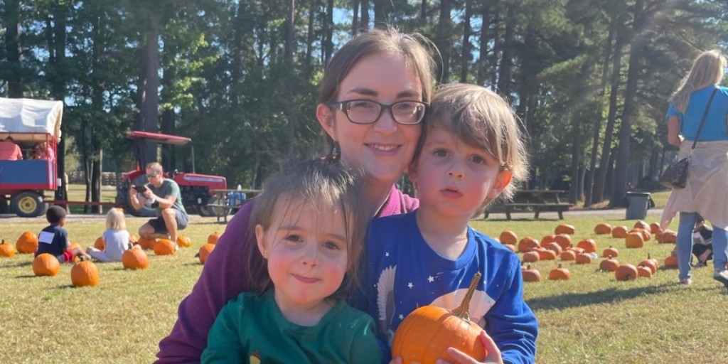 usgs_climate's tweet photo. Happy almost #MothersDay to our @USGS moms! Jordan Bush, a #SciCommer with the National CASC, says Freddie (3) and Sophie (2) “remind [her] to ask lots of questions and to marvel at every stick, lizard, and bug." 🔎🦎🐞
#ActualLivingScientist #MomsInScience #WomenInSciComm https://t.co/oMDcR2V7XA
