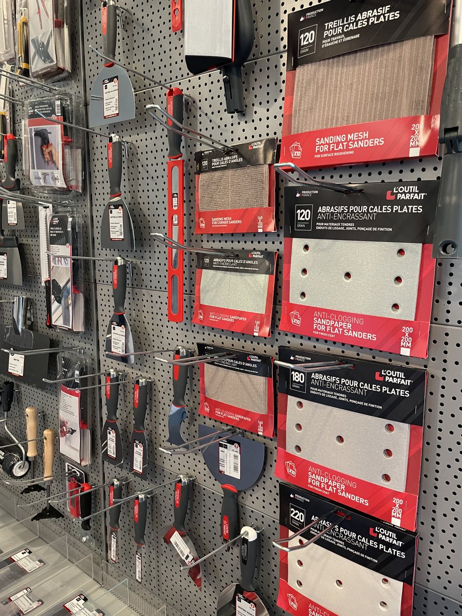 Wij hebben ons assortiment van de reeds bekende fabrikant L’Outil Parfait flink kunnen uitbreiden! 
Naast de bekende pleistermessen hebben wij ons assortiment uit kunnen breiden met een geweldig schuursysteem, strijklichtlamp, diverse spanen en nog veel meer.