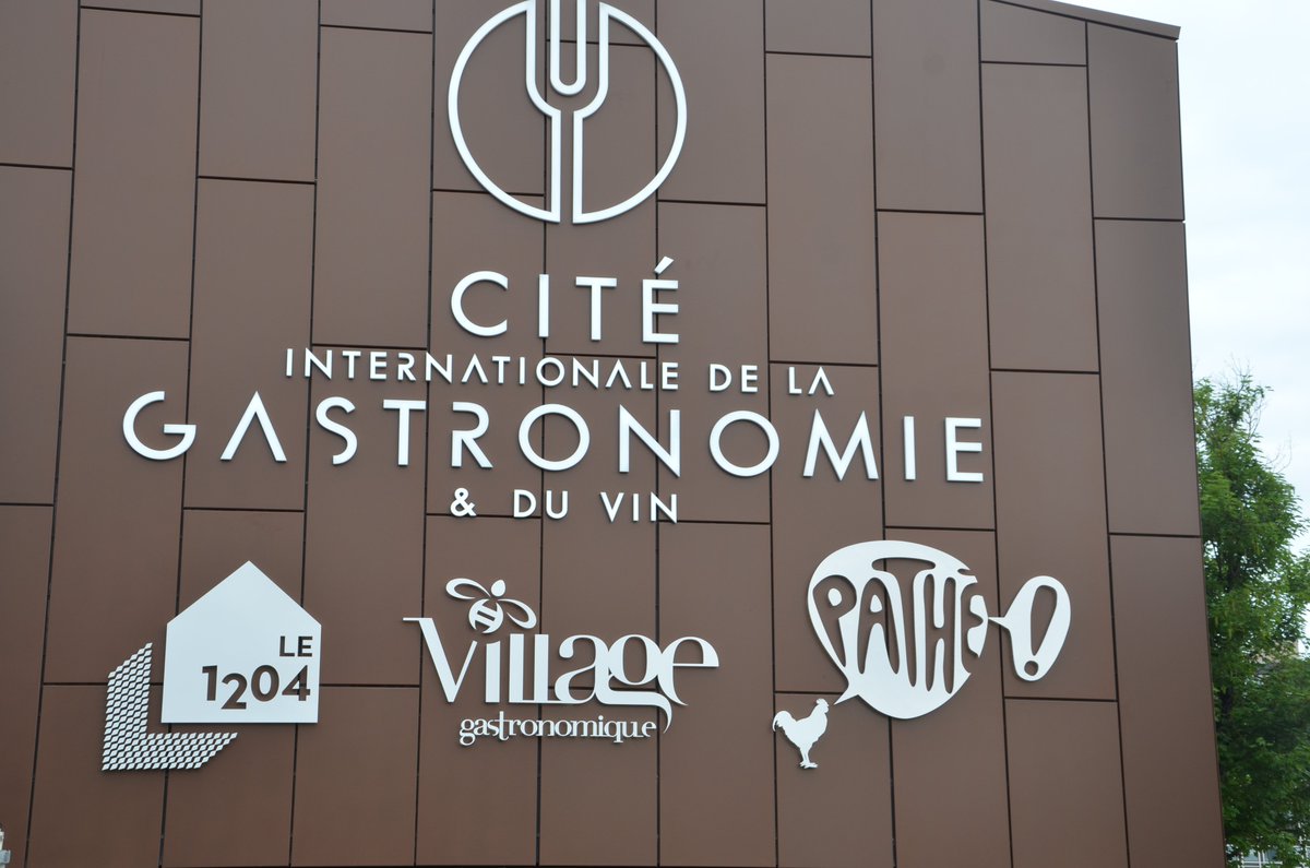 Prefet21_BFC's tweet photo. Inauguration de la Cité de la gastronomie et du vin de #Dijon. Lieu d’histoire et de tradition,de formation et de transmission,de culture et de partage. Le préfet se réjouit que l’Etat ait pu contribuer, en partenariat avec les collectivités, à la concrétisation de ce beau projet https://t.co/XpvRxGAvtO
