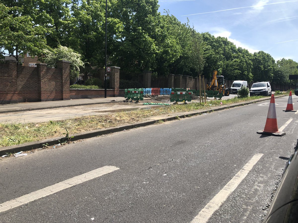 JM4NorwoodGreen's tweet photo. Attention #NorwoodGreen &amp; #Southall residents 
Windmill Lane is closed southbound due to burst water main (opposite Noon) @thameswater on the scene.
Severe traffic issues with #operationstack on Uxbridge Road for Noon lorries. Avoid the area if possible. #Hanwell #Ealing https://t.co/37YqPzk4XN