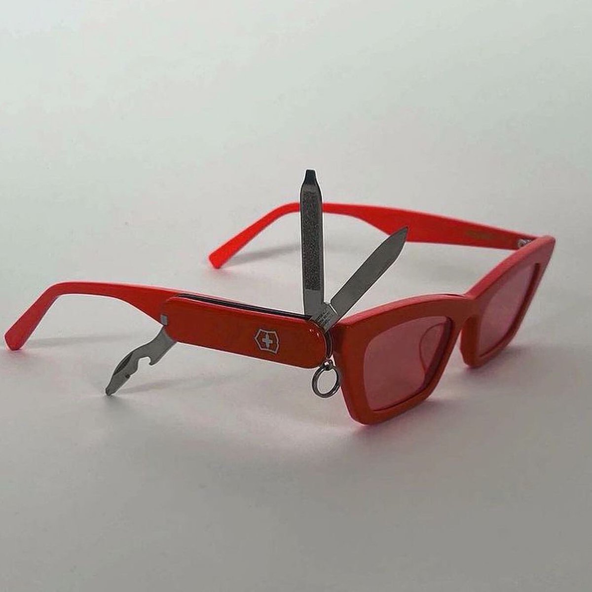 SmoothZip's tweet photo. glasses by nicole mclaughlin
 via: https://t.co/TZpdcll2cO https://t.co/RdOnB06eE8