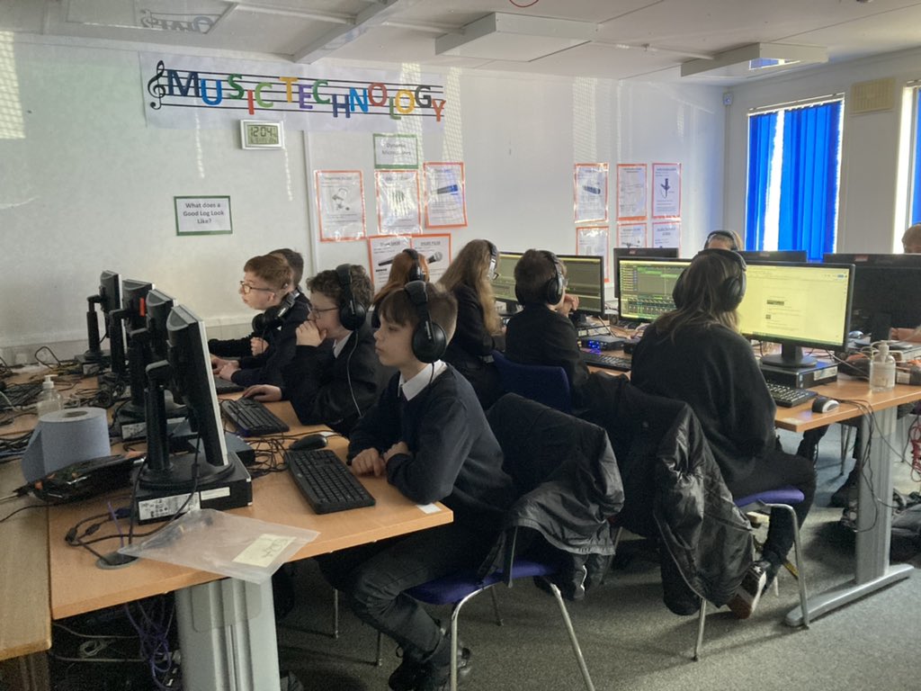 oldmacharExpArt's tweet photo. Our new S3 Music Technology class off to a great start today showing off their basic mixcraft knowledge and skills #preassessment #musictechfun #lotsofpotential @oldmacharExpArt @oldmachar https://t.co/eWstjS3dYP