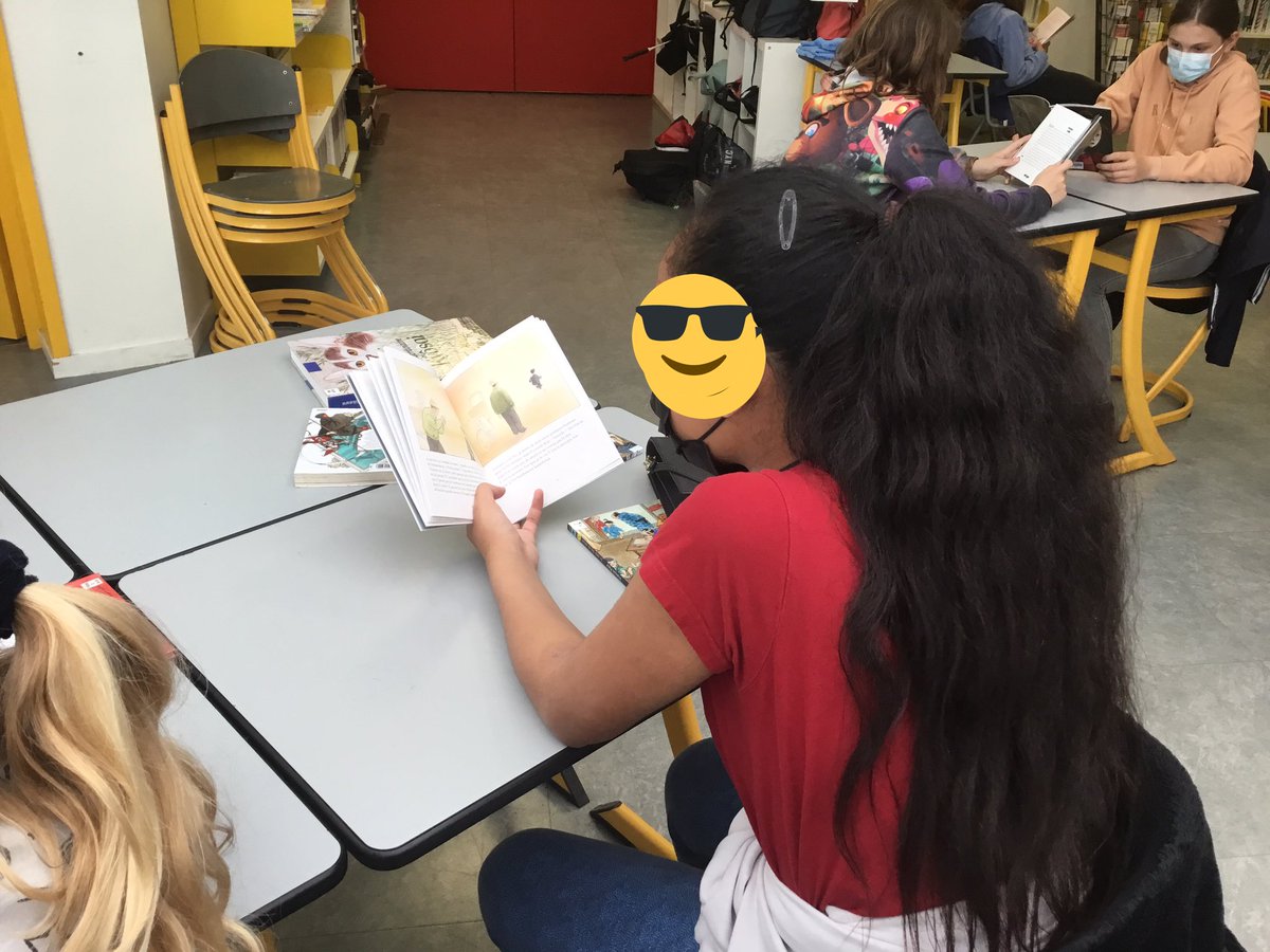 PGoasguen's tweet photo. Projet « Haïkus » : Lecture au CDI pour 2 classes de 6e. Objectif : découvrir la culture japonaise à travers une sélection d’ouvrages (recueils de haïkus, albums documentaires, contes, périodiques, manga…).
#CDI #Lesneven #SFND #profdoc #profdelettre #haiku @SFND_Lesneven https://t.co/SxpkPfo7x2