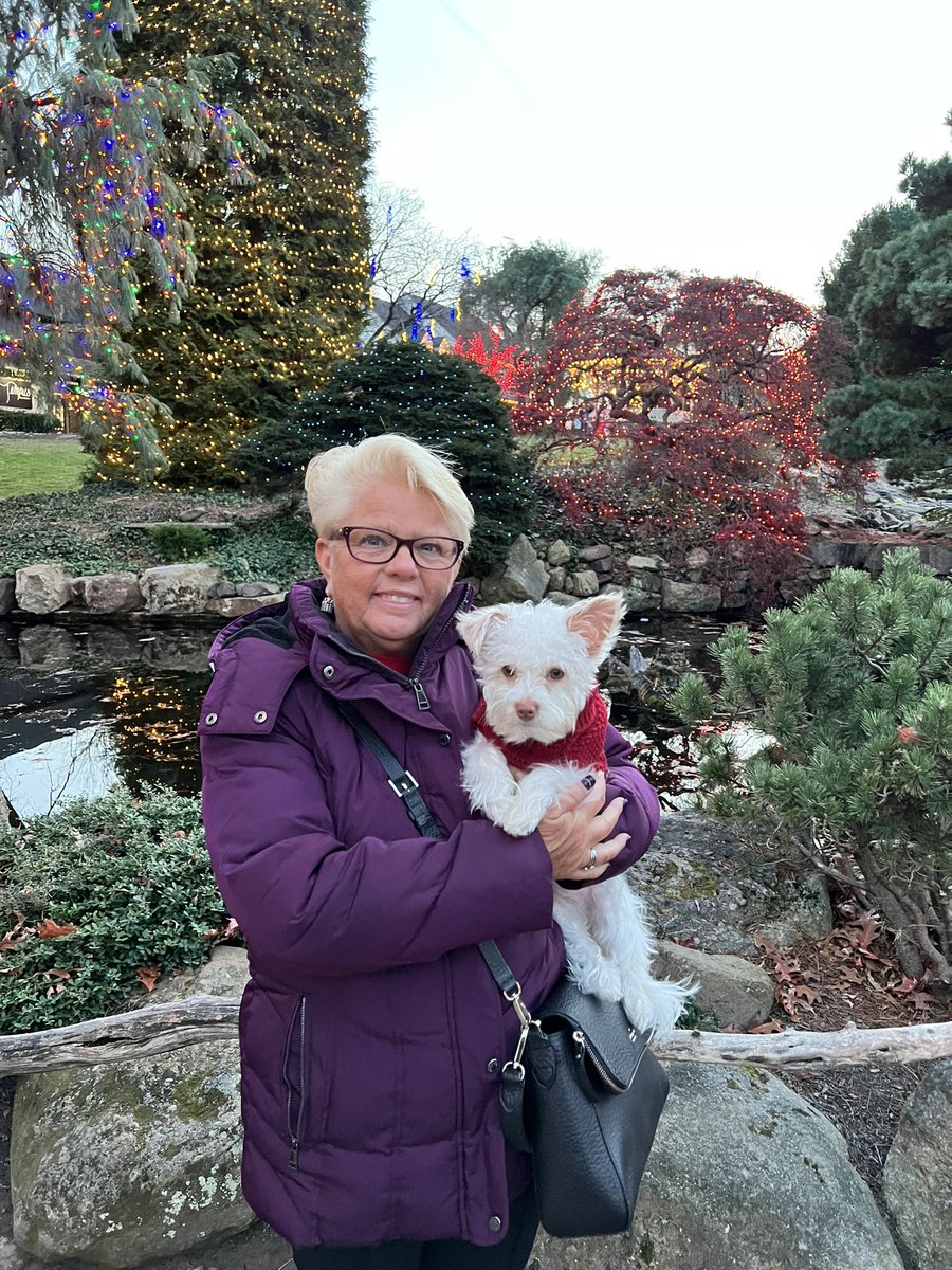 cristenalysse's tweet photo. Happy Mother’s Day Mom from Daphne and I! We love you!! #fox29goodday https://t.co/5QaxKlIWml