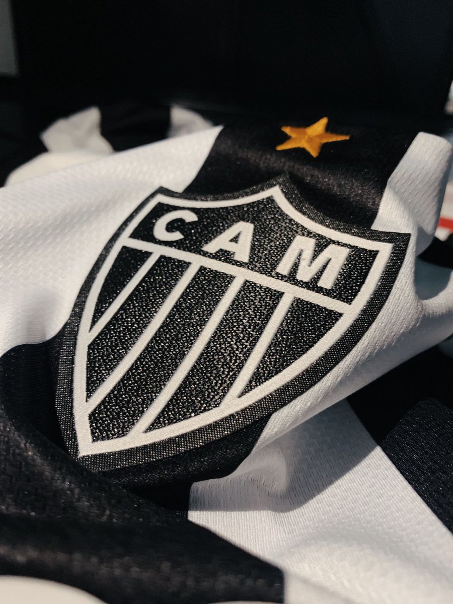 Atletico's tweet photo. O escudo mais bonito do mundo passando pela sua timeline! 🖤🤍 https://t.co/xP4vWdZnpw