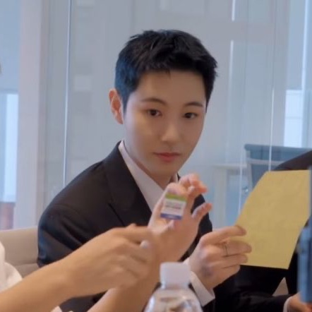 hourly renjun tweet media