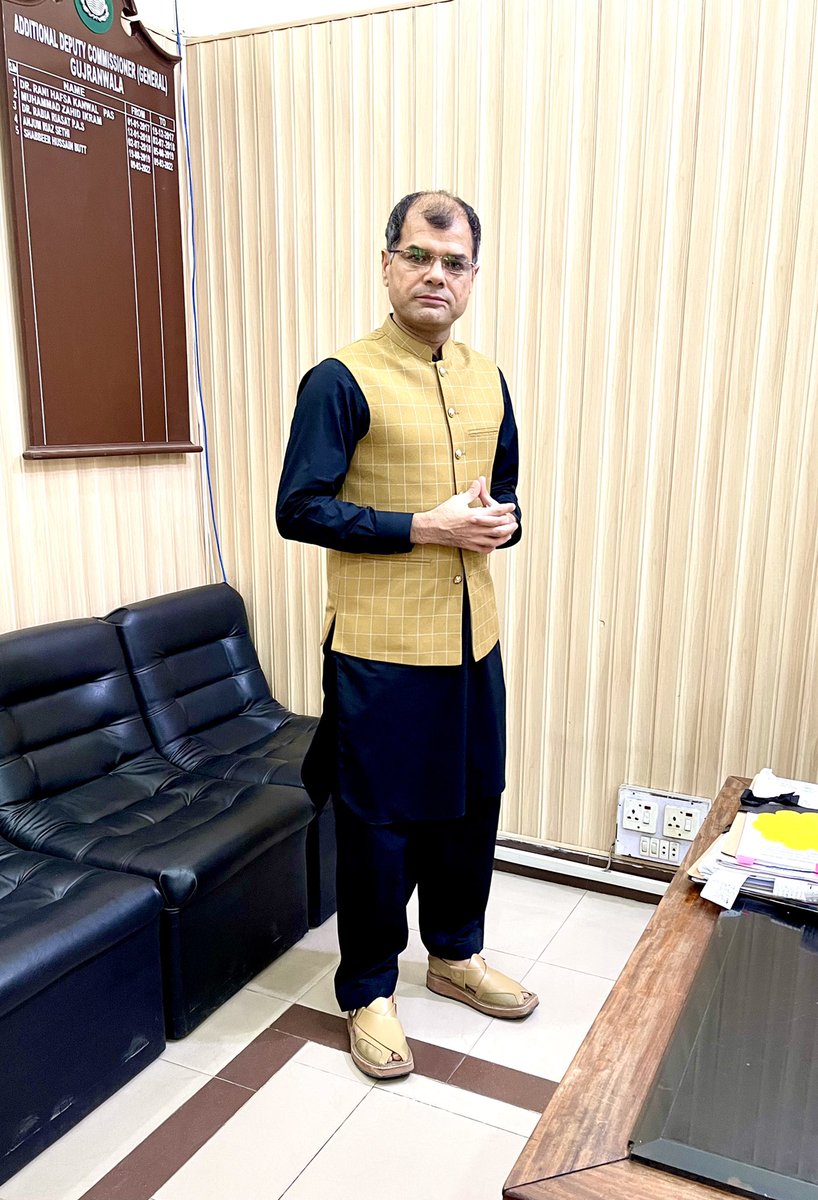 ShabbeerButt's tweet photo. First working day after Eid. https://t.co/T4Q6doVUgg