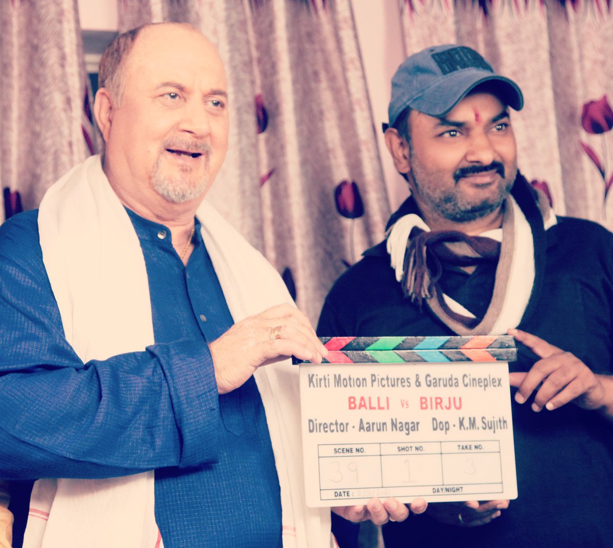 AarunNagarActor's tweet photo. https://t.co/oSbUZ7E9I8
फ़िल्म #बल्ली_वर्सेज_बिरजू #MX_Player पर #रिलीज हो गई है। यह फिल्म जरूर देखे और #शेयर भी करे #AarunNagar @satishkaushik2 @AnupamPKher https://t.co/GHe5G1jc30