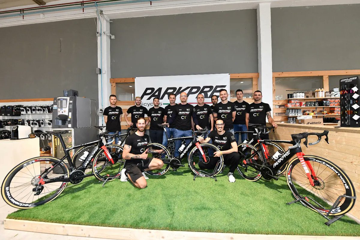 FLYCyclingTeam's tweet photo. Stiamo scaldando i motori! 🔥
- 4 alla partenza del #GiroE ⚡
STAY TUNED!!!
-
#FlyCyclingTeam #FlyTeam #TeamFly #FlyCycling #FlyCyclingTeamCdi #Parkpre #ParkpreaBycicles #Ebike #Eroad #ERoadBike https://t.co/udGJhLRR7j