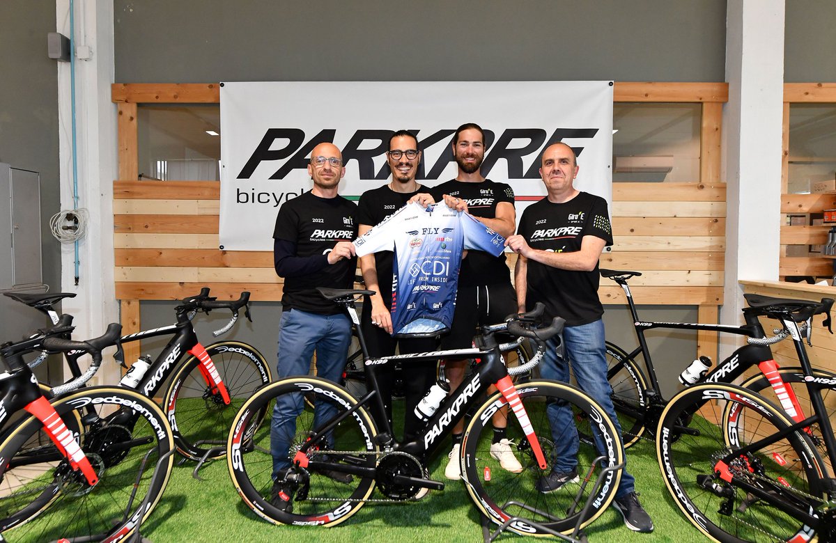FLYCyclingTeam's tweet photo. Stiamo scaldando i motori! 🔥
- 4 alla partenza del #GiroE ⚡
STAY TUNED!!!
-
#FlyCyclingTeam #FlyTeam #TeamFly #FlyCycling #FlyCyclingTeamCdi #Parkpre #ParkpreaBycicles #Ebike #Eroad #ERoadBike https://t.co/udGJhLRR7j