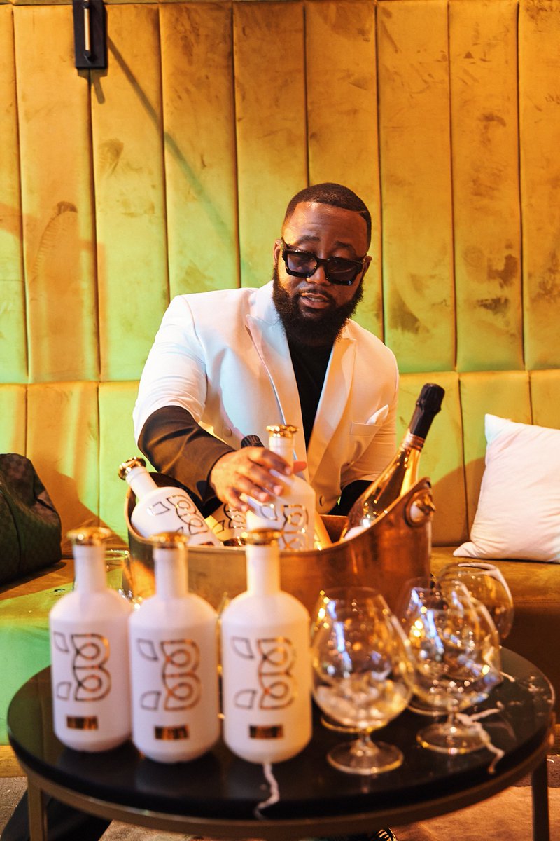 casspernyovest's tweet photo. Have a happy Billiato weekend. A re kopane ka mo Moloko Menlyn kamo tonight!!!! https://t.co/dp520R0i2j