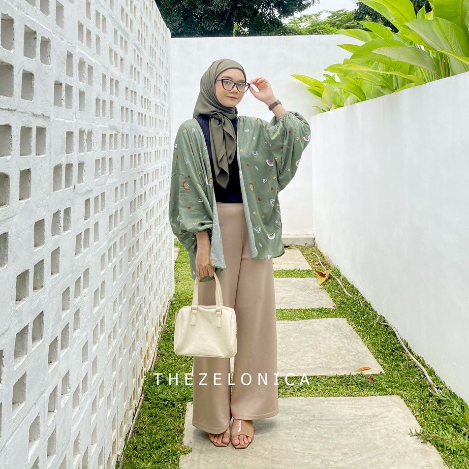Kiyowo Outer Motif Katun

💵Price: Rp 129.900
🧷Link: shope.ee/9efvtRFGJG
⭐️Rate: 4.8