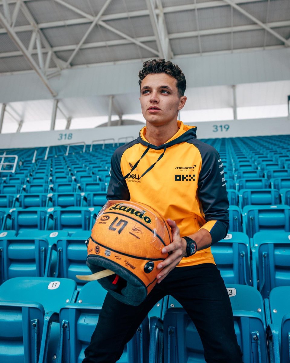 LandoNorris's tweet photo. 🏀 https://t.co/P2Q6M9ffmF https://t.co/ZzTzbOzUfd
