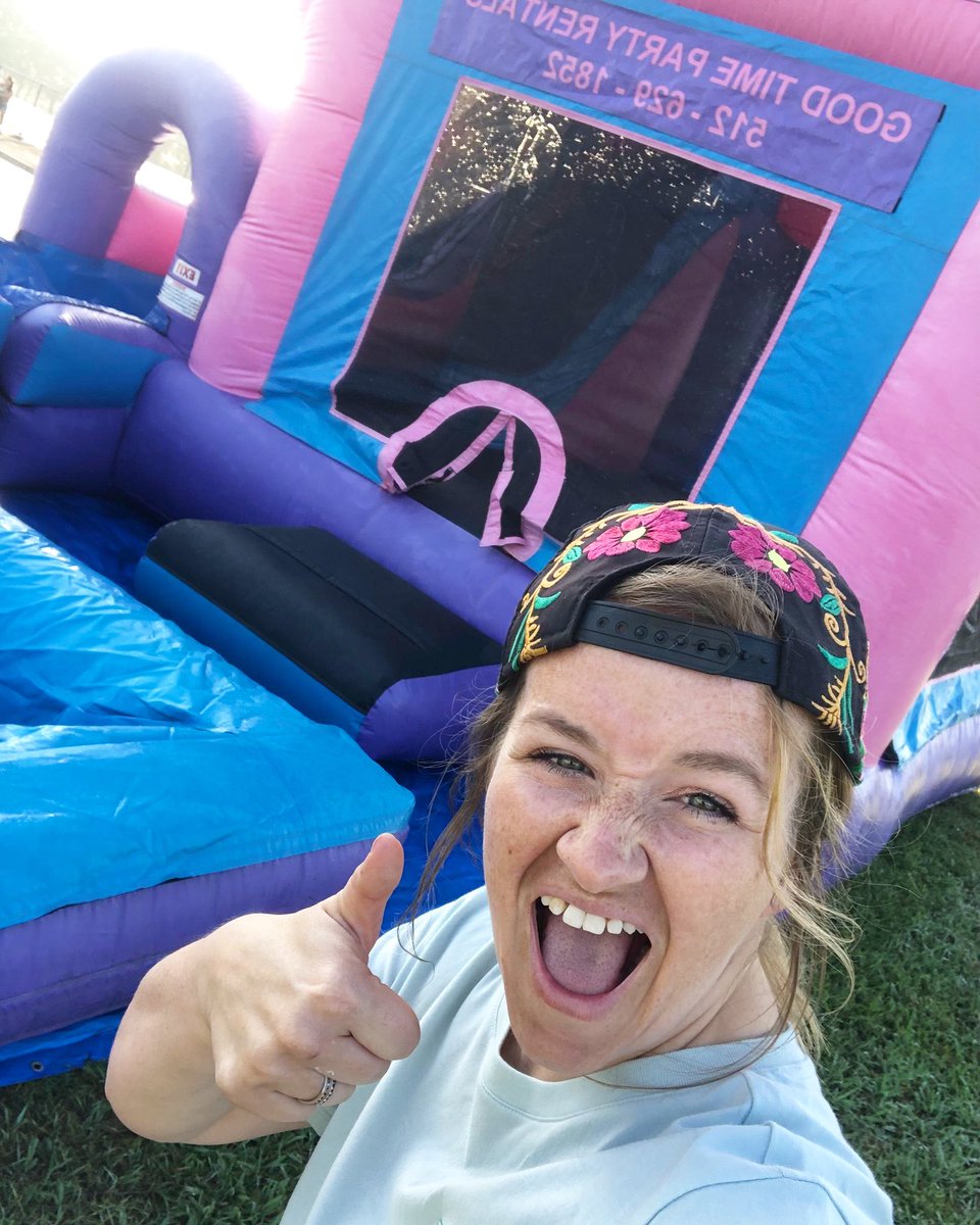 CharlyRowe4's tweet photo. Guess who is in charge of the big water slide for field day??
THIS MOM!!
Bring it on Pre-k - 1st grade! 💪🏽
#MomLife #ElginElementary #OTOTOF #FieldDay2022 https://t.co/D2nAxrCDA9