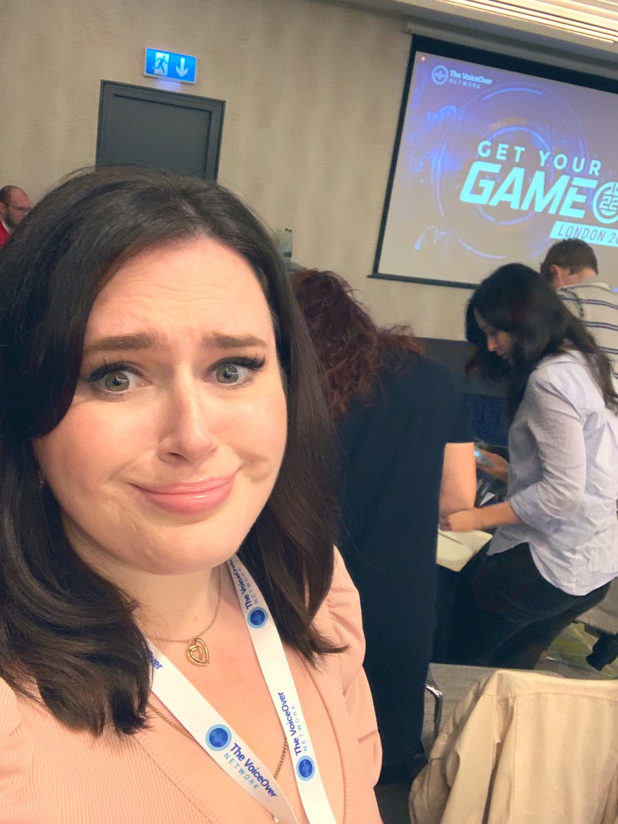 EYOOO GET YOUR GAME ON SQUAD CREW #GYGOLondon22 💗💗💗💗
@annachloemoo <a href="/ChloeEvesVA/">Chloe Eves</a> @BradleyGreenVO