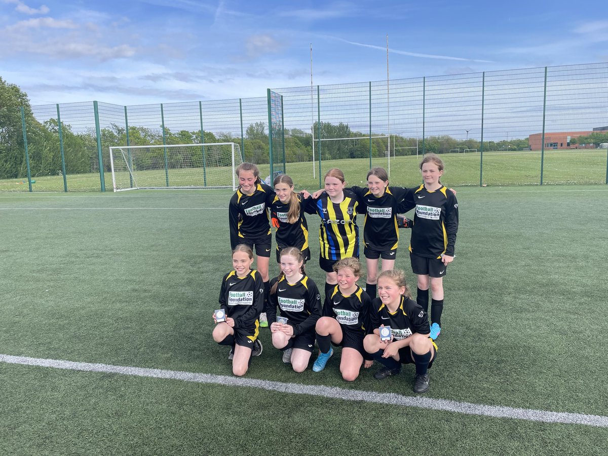 poultonlancelyn's tweet photo. Our girls football team reached the Tranmere Cup Final and faced a devastatingly close defeat of 5-4 on penalties after an exciting game. Mr Johnson, and the whole school, are incredibly proud of the girls and their outstanding performance. Well done girls! @OakTreesMAT ⚽️💜🌟 https://t.co/vGkpZSA0aT
