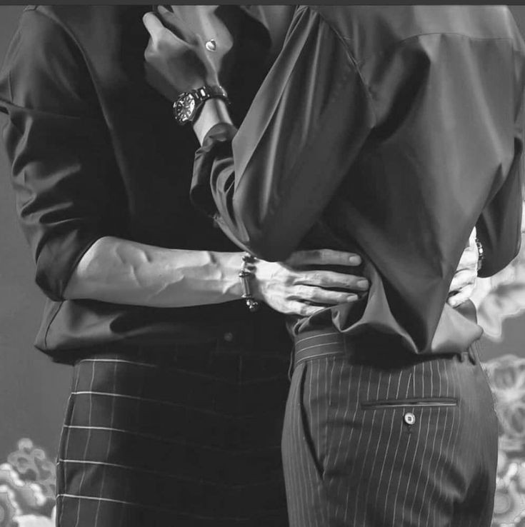 celebrattae's tweet photo. [#KOOKV AU]

Hanya mafia Jeon Jungkook saja yang sanggup menembak dirinya sendiri supaya bisa ketemu dokter Kim cantik Taehyung saking bucinnya sama dokter yang merawatnya itu.

| A long au of Mafia Jeon and his doctor (soon) lover | https://t.co/Y6EroBUHVh