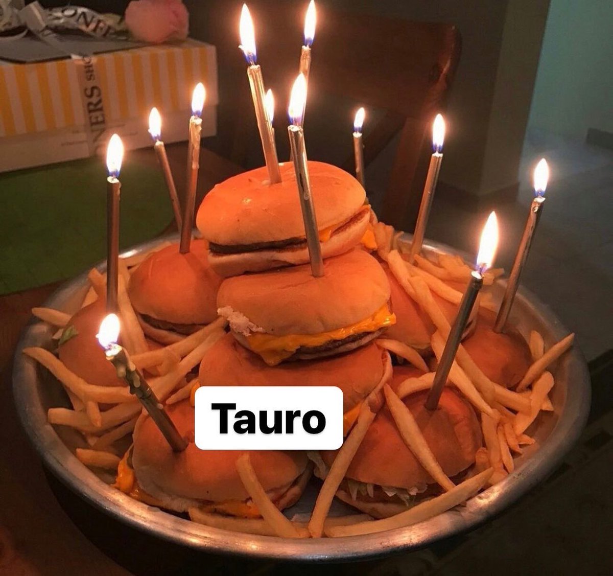 tauro_hn's tweet photo. La tarta perfecta para #Tauro 🍰🎂 https://t.co/2zBrTTRA4R