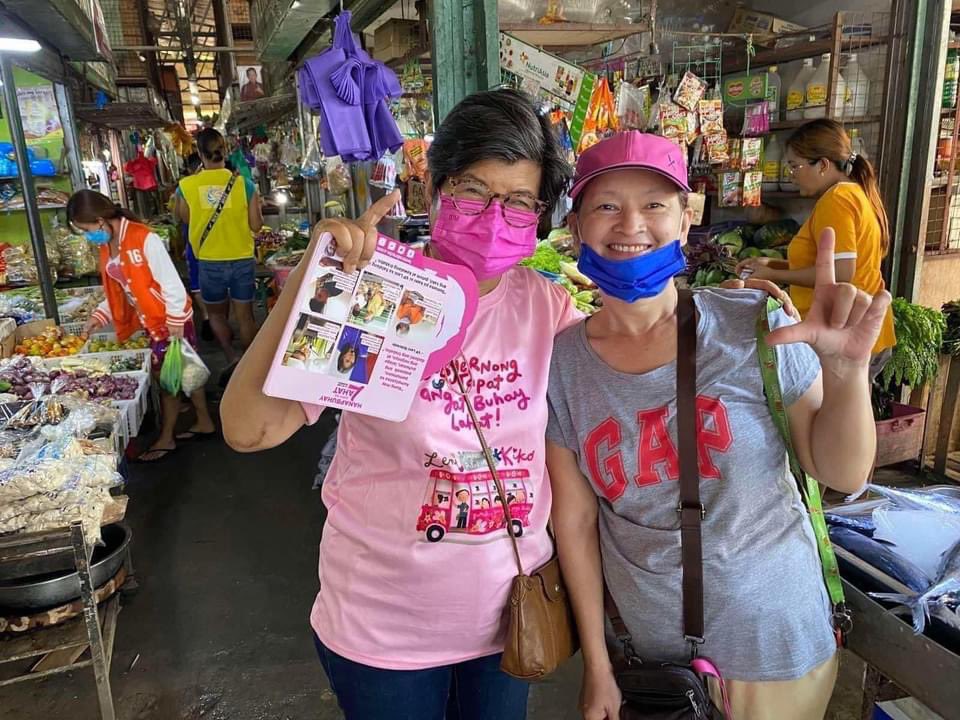 George022222's tweet photo. When was the last time you saw THE Cheche Lazaro campaigning for a candidate? EVER? 
House to house pa, at her age? Ibang klase na talaga itong eleksyon na ito. As in. 😢 https://t.co/7nKMR5O5II
