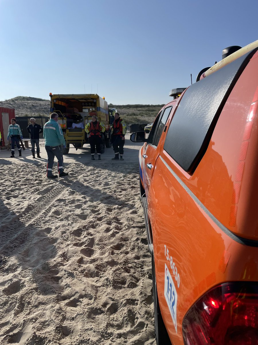 Vandaag een grote zoekactie voor de Westlandse kust naar aanleiding van gevonden kleding. Meerdere eenheden ter plaatse. Onder andere <a href="/knrmterheijde/">KNRM Ter Heijde</a> , <a href="/KNRM_HvH/">KNRM Hoek van Holland</a> , @KnrmSch, <a href="/rbmonster/">Reddingsbrigade MSR</a>, <a href="/POL_Westland/">Politie Basisteam Westland</a> en @WitteKruisNL Verder geen mededelingen.