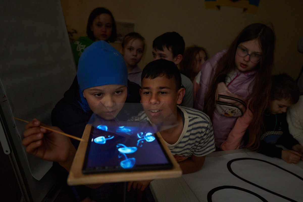 UNDPUkraine's tweet photo. Back online: @UNDP &amp; #UK, distributes 264 tablets in Ivano-Frankivsk, Lviv, and Rivne oblasts for large low-income families, NGOs, &amp; local authorities. This will enable communities to access online services, deliver training, and children to attend online school. #StayAndDeliver https://t.co/UdJLCve43q
