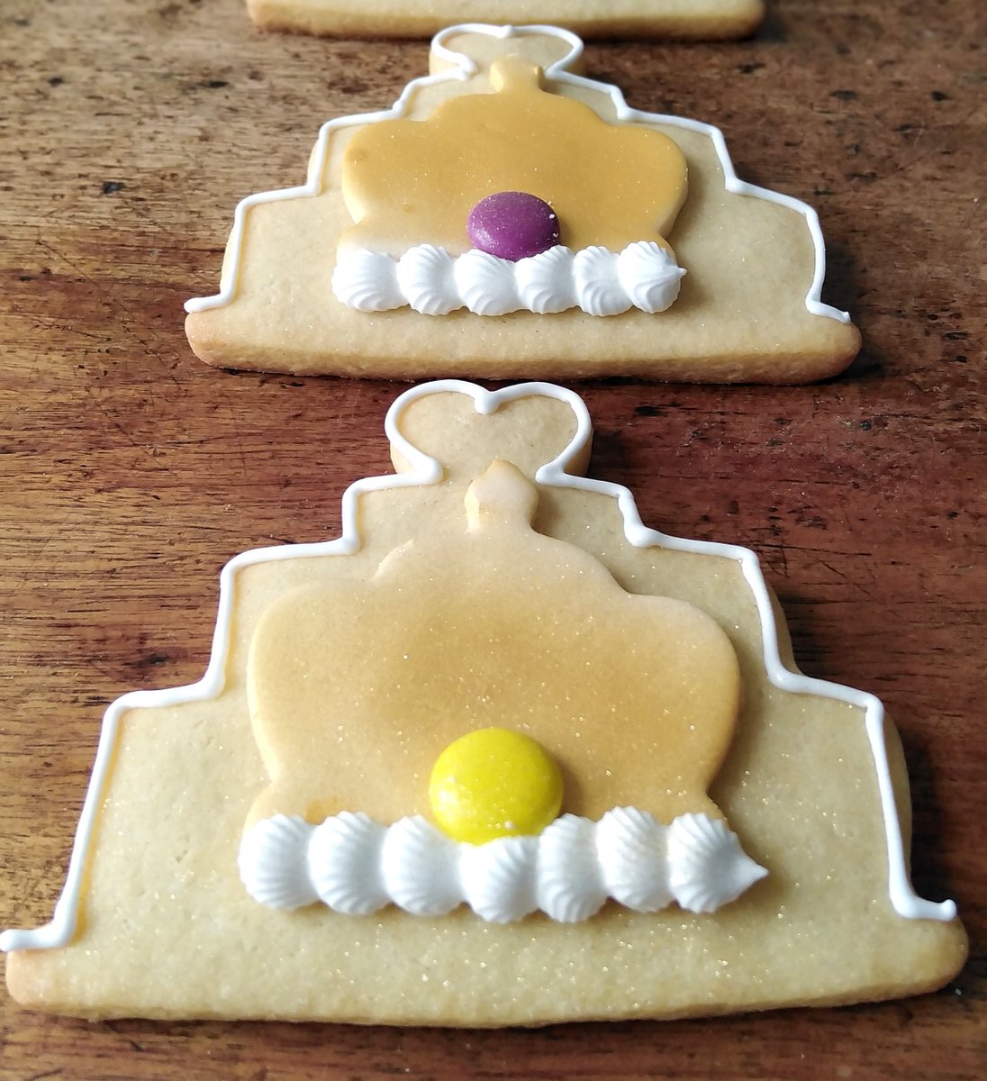 BothamsofWhitby's tweet photo. 👑👑👑 You can find these delicious Shortbread Crowns in our local shops. Unfortunately, they won't make it onto your head; they prefer a moment on your lips instead! 😋 

#PlatinumJubilee #HM70 #bothams #shortbread #skinnerstreet #baxtergate #enterpriseway #sleights #pickering https://t.co/zGEhxw1NkO