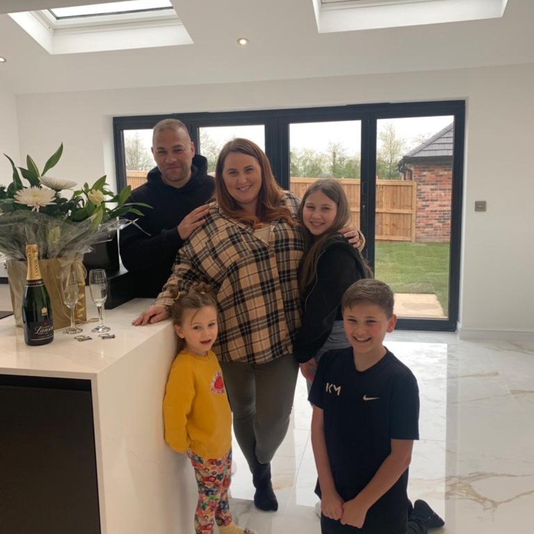 Create_HomesUK's tweet photo. 🏡 🎉 Another lovely family has moved into their beautiful designer home at The Sandpipers in Longridge. We hope you make many happy memories in this beautiful countryside development. Congratulations to you all!
#designerliving #countrysidehome #createhomes #newbuildhome https://t.co/SGbtf8tl5C