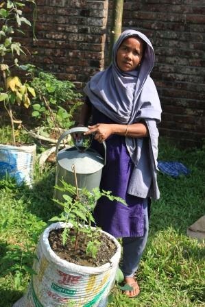 SreepurVillage's tweet photo. This #FridayFemale, Devanika, is planting the way for a future filled with hope, independence and security. #FoodForThought #SustanableLiving #Bangladesh https://t.co/WJFrlVGLpr