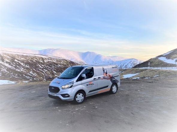 STILL_UK's tweet photo. Time for a Friday Fact! 😎
On an average day, approximately 950 STILL service vans visit around 2,400 customers, which means that they travel approx. 25 million kilometres in total each year!
#fridayfact #stillservice #servicenetwork https://t.co/1QtVrYBjeo