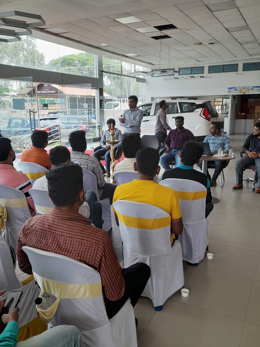 pmgdisha3's tweet photo. Mahindra VLE parichay successfully Done shivamogga karantaka @dintya15 @CSCeStore #MahindraParichay #mahindrasuv https://t.co/IAZOoferBZ