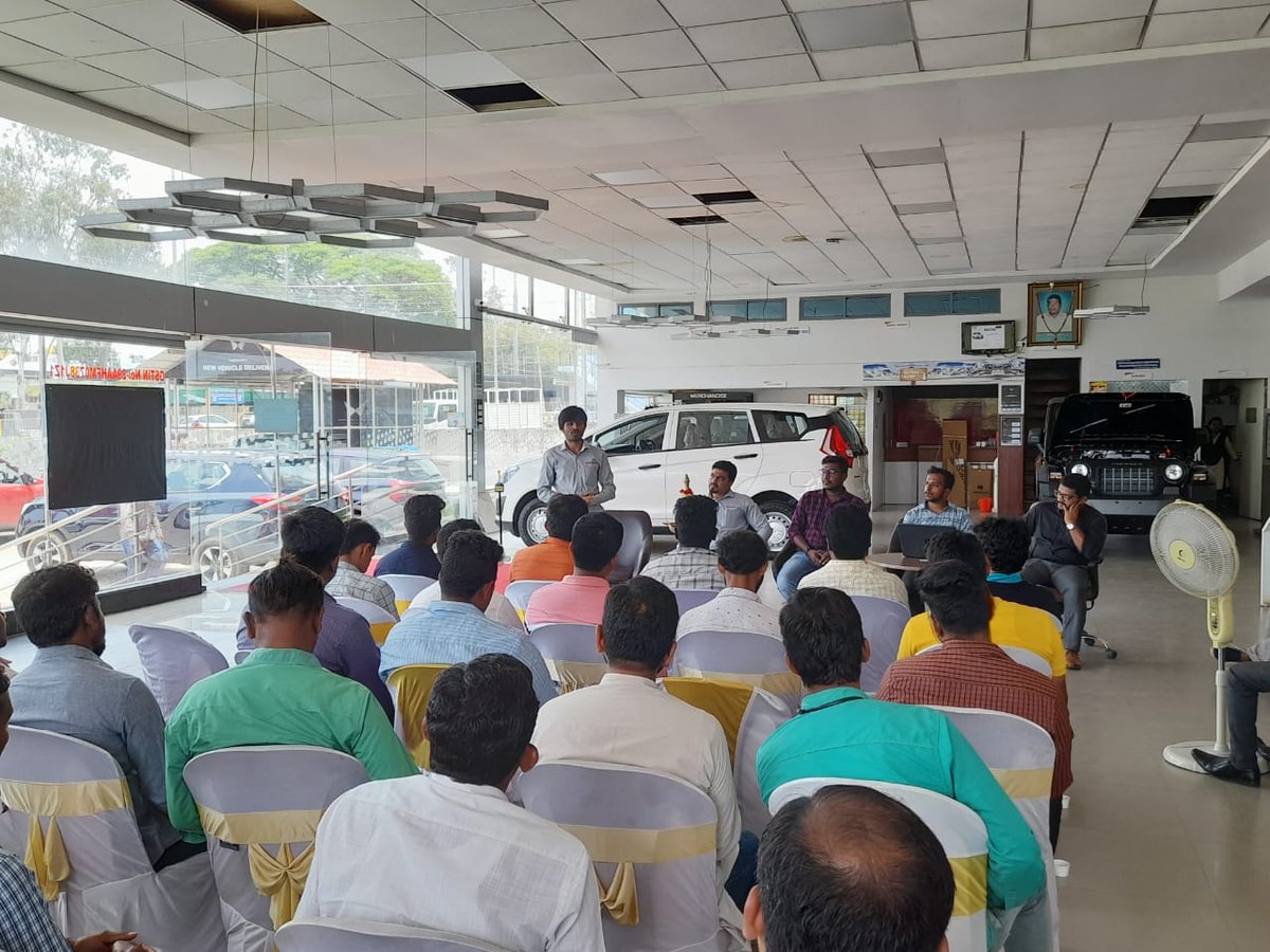pmgdisha3's tweet photo. Mahindra VLE parichay successfully Done shivamogga karantaka @dintya15 @CSCeStore #MahindraParichay #mahindrasuv https://t.co/IAZOoferBZ