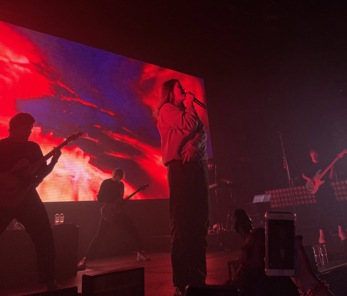 gracesanatomy_'s tweet photo. @_girlinred_ #worldinred didn’t know how much my gay lil heart needed to scream ‘girls’ till last night. Feel like this concert fundamentally changed me and I am grateful for that ❤️ https://t.co/vIMXiBh43Y