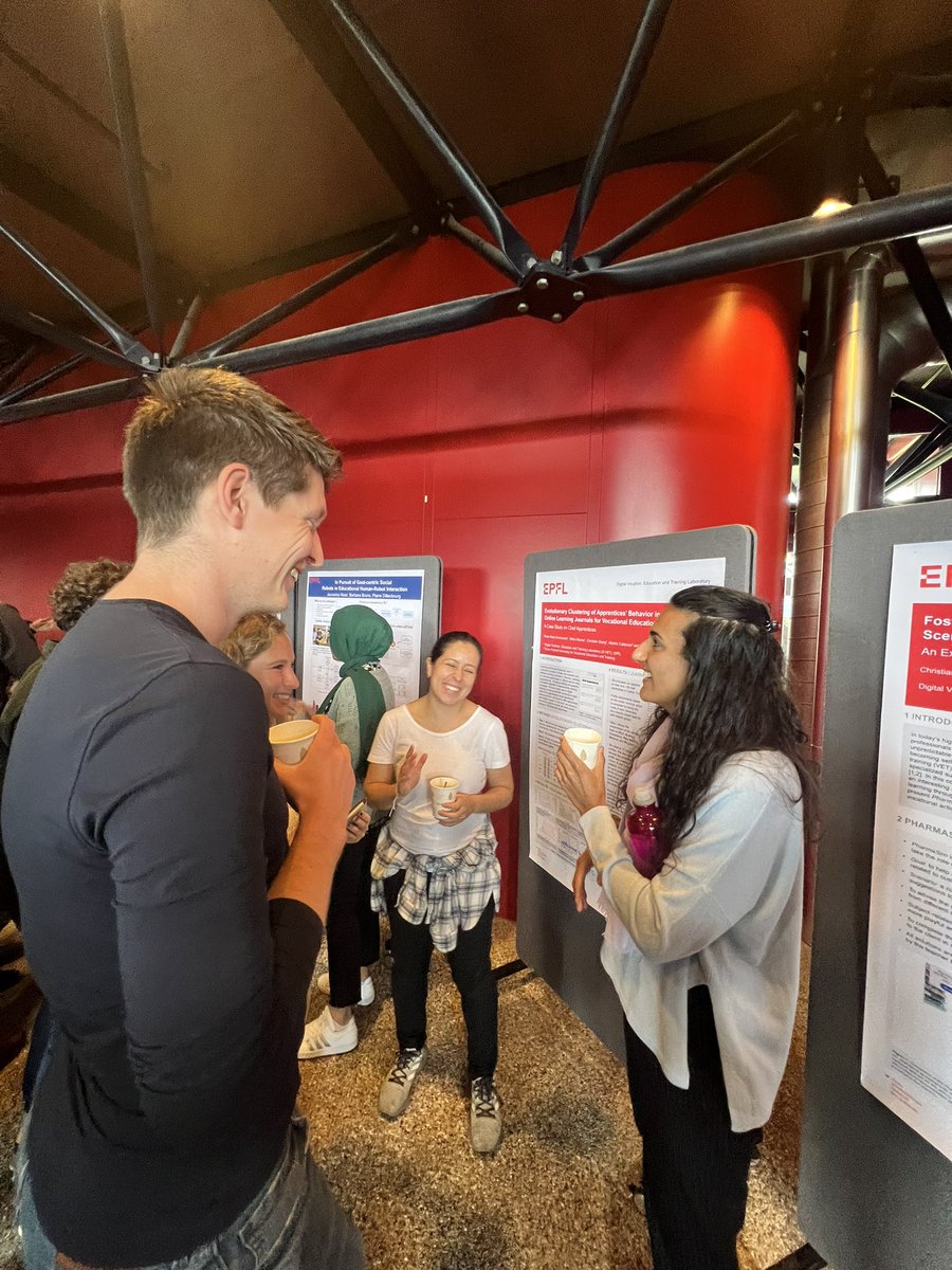 jdplsCH's tweet photo. Epfl doctoral students showcasing their brilliant work @jdplsCH welcome orientation!
#jdplsch https://t.co/czbFm6oCzU