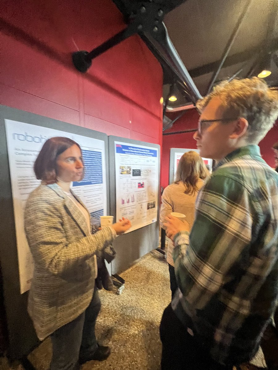 jdplsCH's tweet photo. Epfl doctoral students showcasing their brilliant work @jdplsCH welcome orientation!
#jdplsch https://t.co/czbFm6oCzU