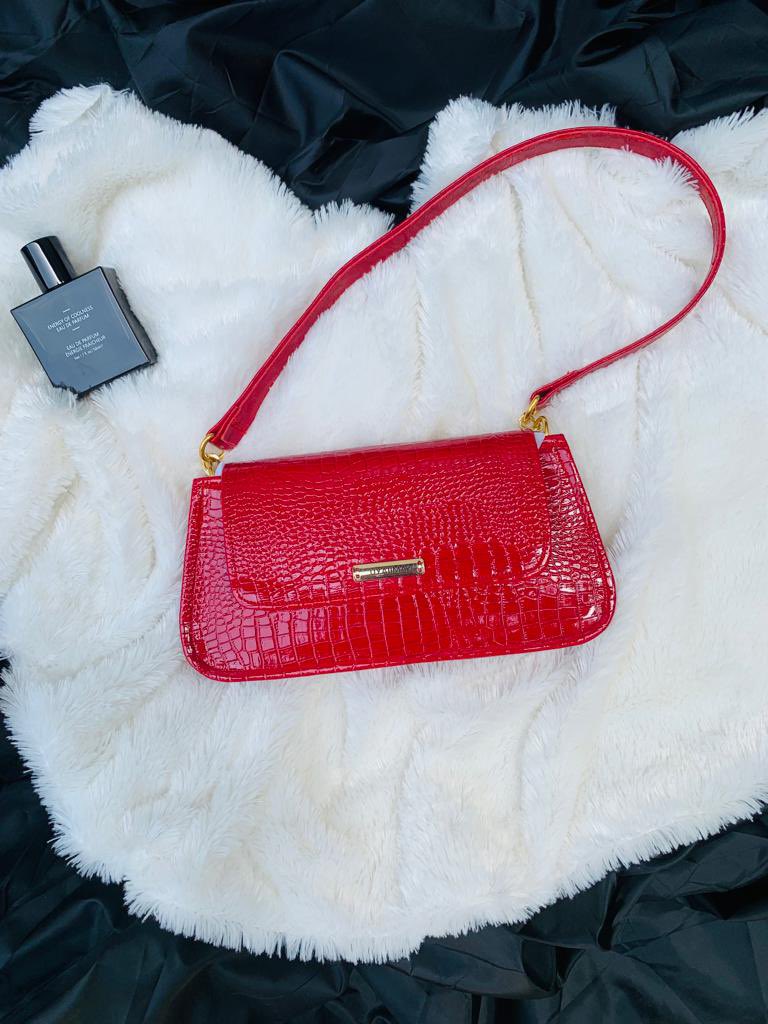 shopUYAIMA's tweet photo. I know you see how fire this EMEM shoulder bag is! 🚨
#shopuyaima here 👉🏾

https://t.co/OdG6TeIadF https://t.co/VfoIA186OZ