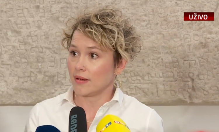 N1Hrvatska's tweet photo. Saborska zastupnica @IvanaKekin o pobačaju: "Većina istih liječnika još prije 10-ak godina nije imala priziv savjesti!" Više na: https://t.co/qMpqakGVSZ https://t.co/SLry153RsS
