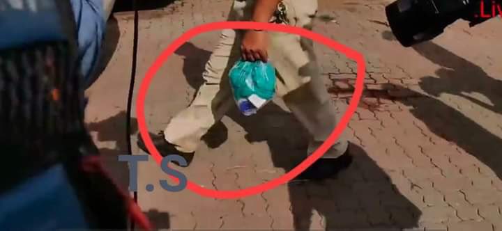 BadrinathVarma's tweet photo. Someone Should Ask Them.. What Did They Carry In Poly Bag?? 

@ips_nupurprasad

@PMOIndia

Mumbai Police Role In SSR Case https://t.co/ymcyz68suM
