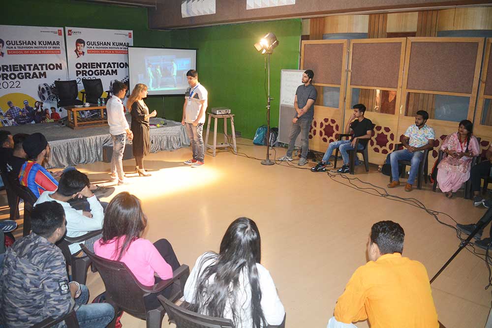gkftii's tweet photo. Glimpses from #actingworkshop by @jackieroussety
.
.
#actingworkshop #interactivesession #admissionopenfor2022 #actingforfilmandtv🎭 #actingtips #actinglife🎭 #workshop #learnacting #gulshalkumarfilmandtelevisioninstituteofindia https://t.co/XTTMR4MdI9