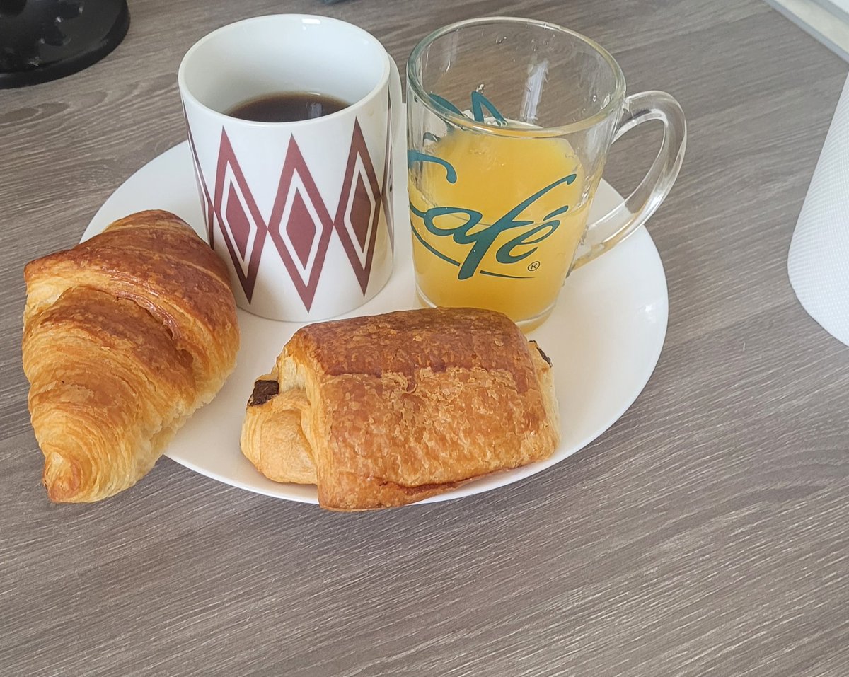ATAISERVICES30's tweet photo. La simplicité à chaque instant. La sobriété du vœux dans chaque état du cœur. Le contrôle du LEADERSHIP ! https://t.co/ogsEOeK01C