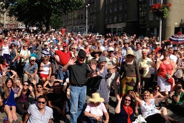 brianjaffa's tweet photo. 🎶 Just announced: The Edinburgh Festival Carnival along Princes Street &amp; the Grassmarket Mardi Gras will both return this year, to kick off the city’s big summer events season. 🎶 
https://t.co/O0FVWTHcx4 @EdinburghJazz @edfests @edinburgh @TheScotsman @scotsman_arts #edfests https://t.co/8NS7EQaaQu